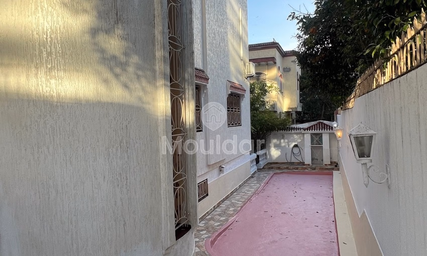 فيلا للشراء مع تراس فيلا للشراء مع تراس