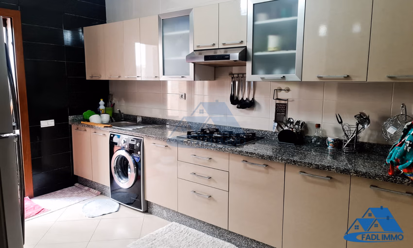 Appartement à vendre avec balcon au premier étage Appartement à vendre avec balcon au premier étage