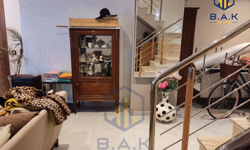 شقة للبيع مع تراس في الطابق الأول شقة للبيع مع تراس في الطابق الأول