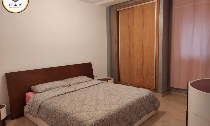 شقة للإيجار مع موقف سيارات في الطابق الثاني