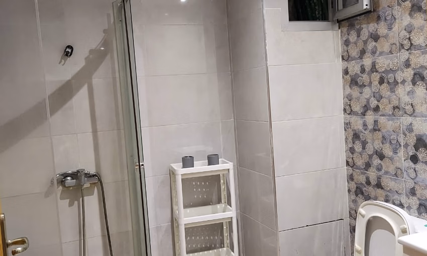 شقة للإيجار مع موقف سيارات في الطابق الثاني