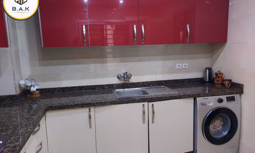 شقة للإيجار مع موقف سيارات في الطابق الثاني