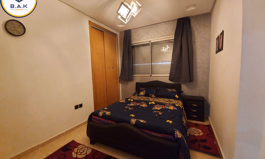 شقة للإيجار مع شرفة في الطابق الرابع