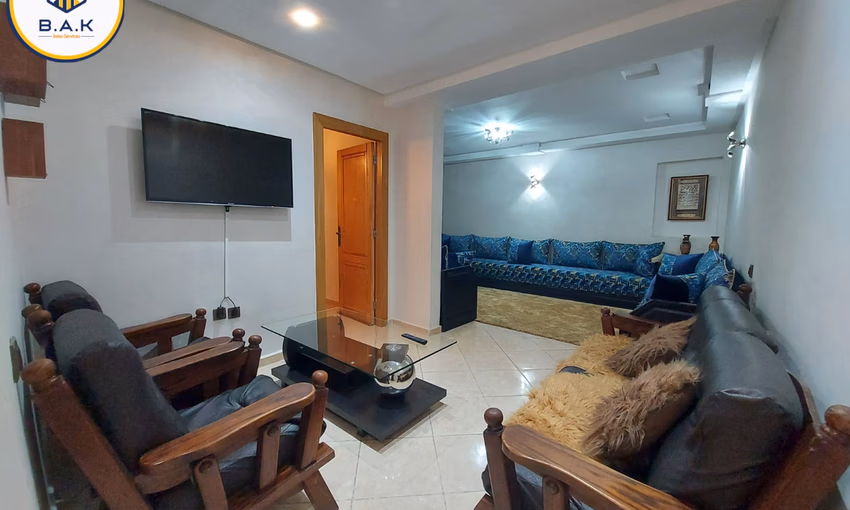 شقة للإيجار مع شرفة في الطابق الرابع