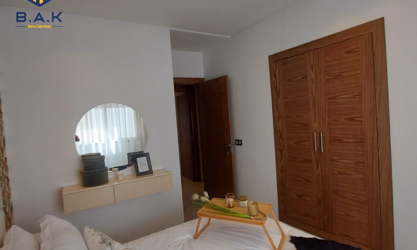 شقة للإيجار مع شرفة في الطابق الأول شقة للإيجار مع شرفة في الطابق الأول