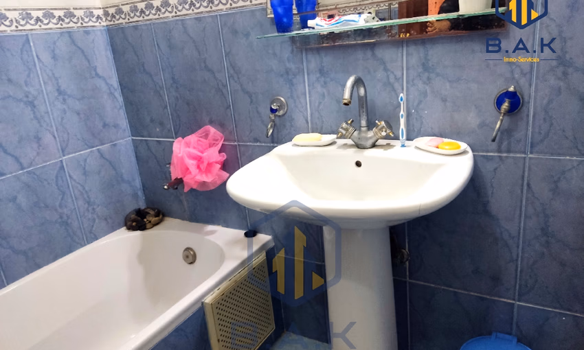 شقة للبيع مع تراس في الطابق الثالث