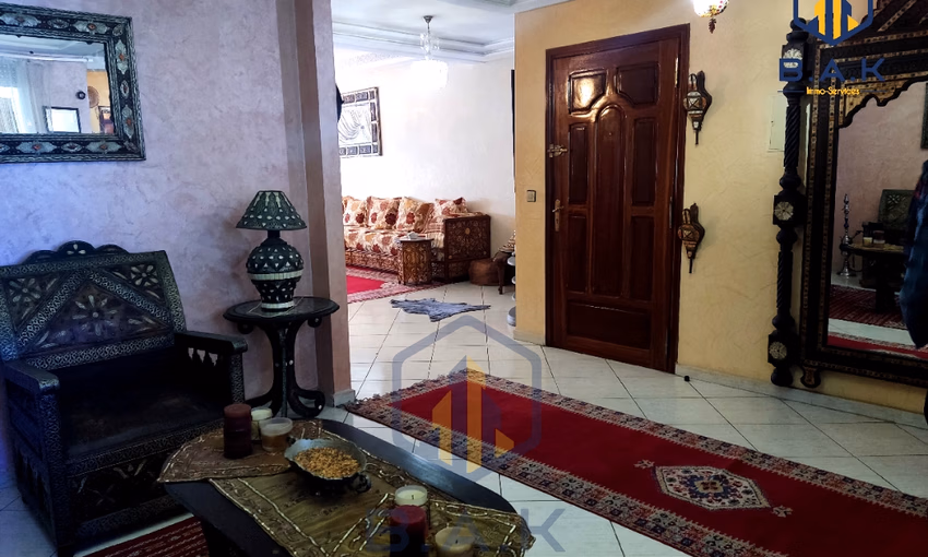 شقة للبيع مع تراس في الطابق الثالث