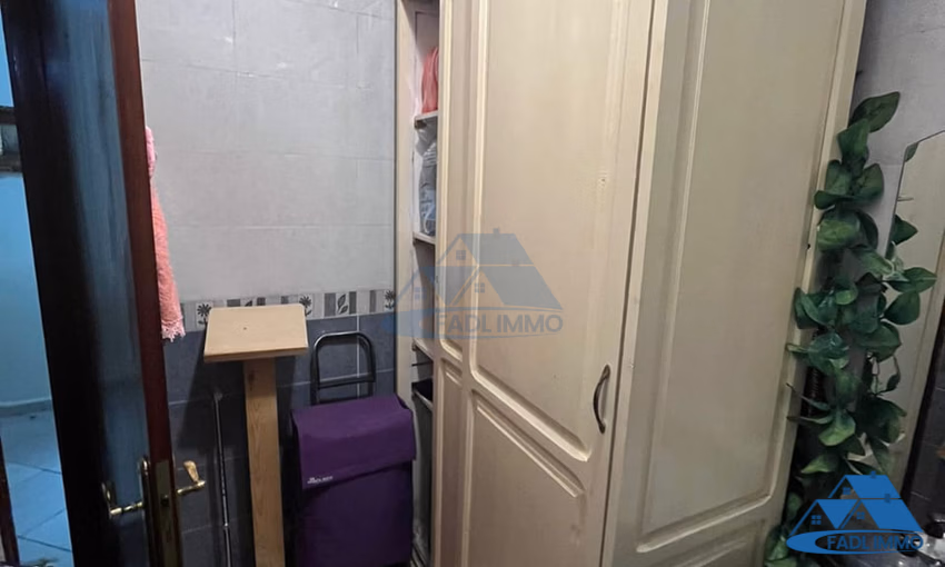 شقة للبيع مع موقف سيارات في الطابق الثالث