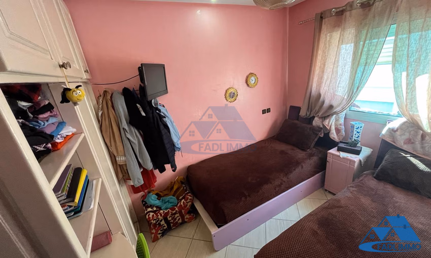 شقة للبيع مع موقف سيارات في الطابق الثالث