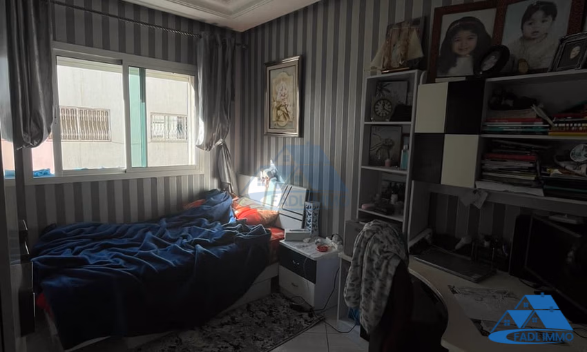 شقة للبيع مع موقف سيارات في الطابق الثالث