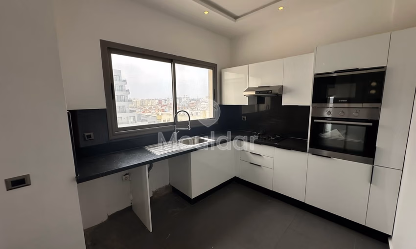 Apartamento de 3 habitaciones en alquiler, 140m²