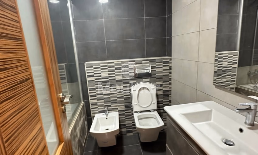 Apartamento de 3 habitaciones en alquiler, 140m²