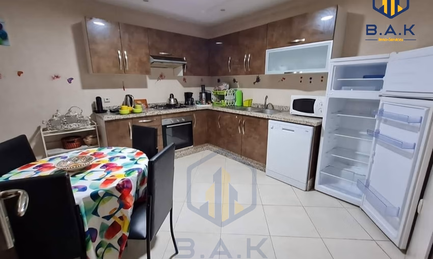 شقة للإيجار مع موقف سيارات في الطابق الأرضي