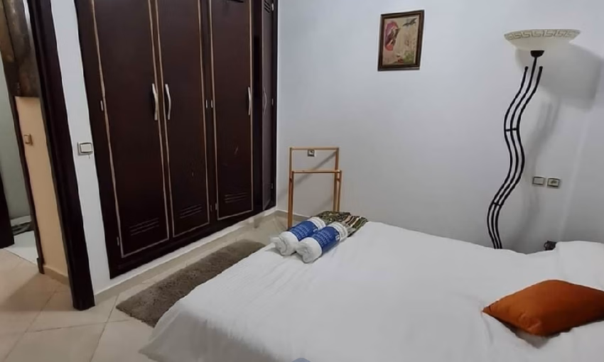 شقة للإيجار مع موقف سيارات في الطابق الأرضي