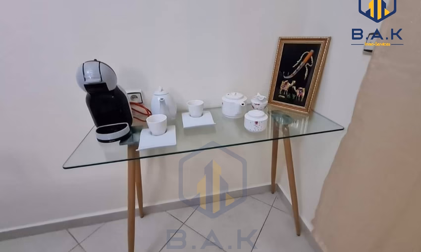 شقة للإيجار مع موقف سيارات في الطابق الأرضي