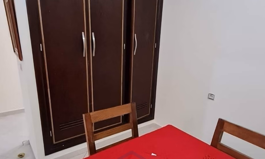 شقة للإيجار مع موقف سيارات في الطابق الأرضي