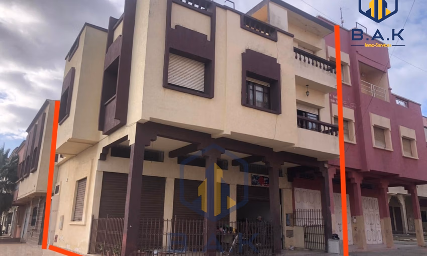 منزل للبيع مع مرأب و طابقين