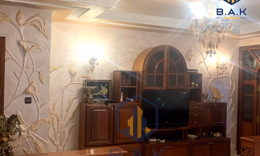 شقة للبيع مع شرفة في الطابق الثالث شقة للبيع مع شرفة في الطابق الثالث