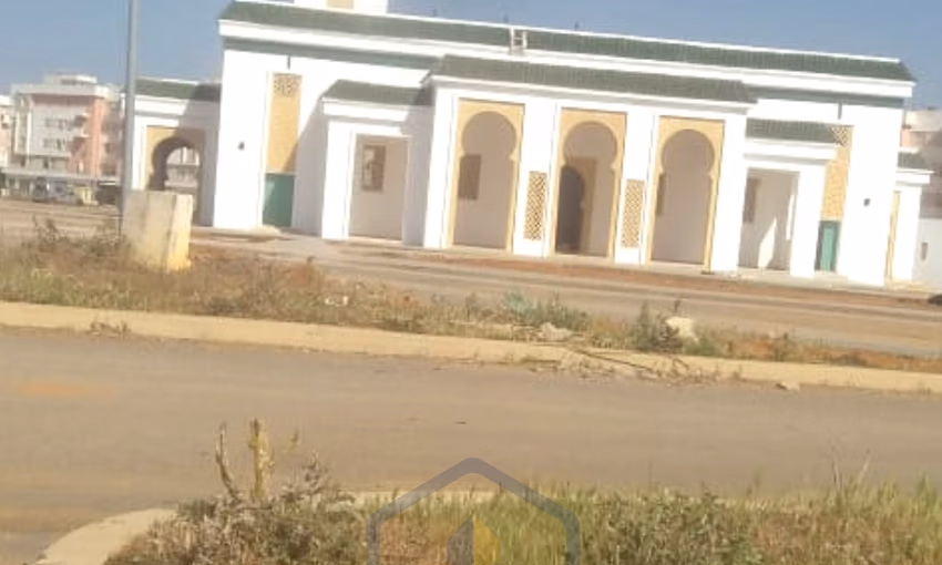 أرض محفظة في تجزئة للبيع لبناء مبنى أرض محفظة في تجزئة للبيع لبناء مبنى