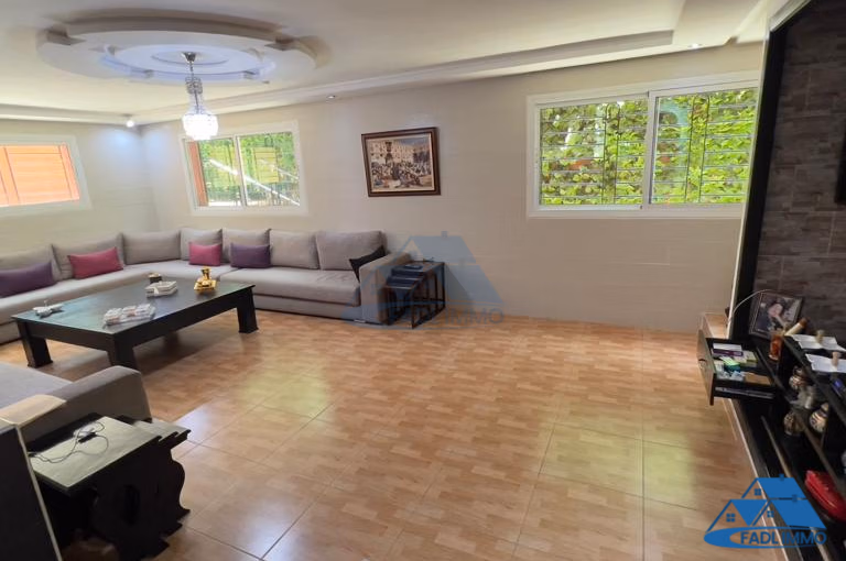 فيلا للبيع مع تراس