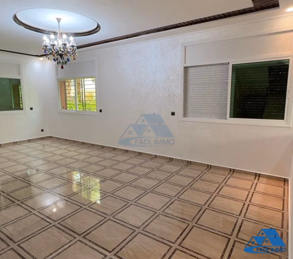 فيلا للبيع مع تراس