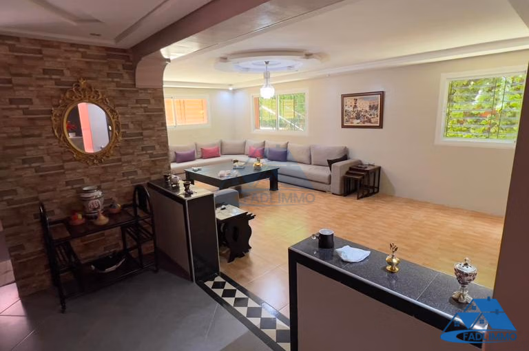 فيلا للبيع مع تراس