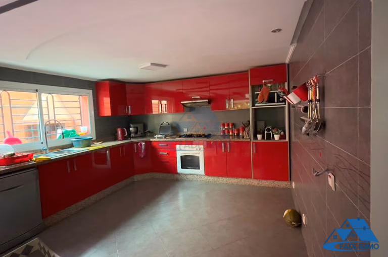 فيلا للبيع مع تراس