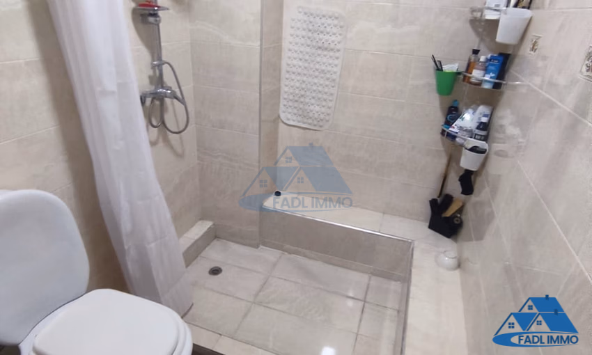 فيلا للبيع مع تراس