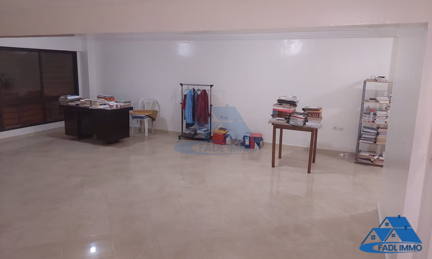 Bureau à vendre au premier étage Bureau à vendre au premier étage