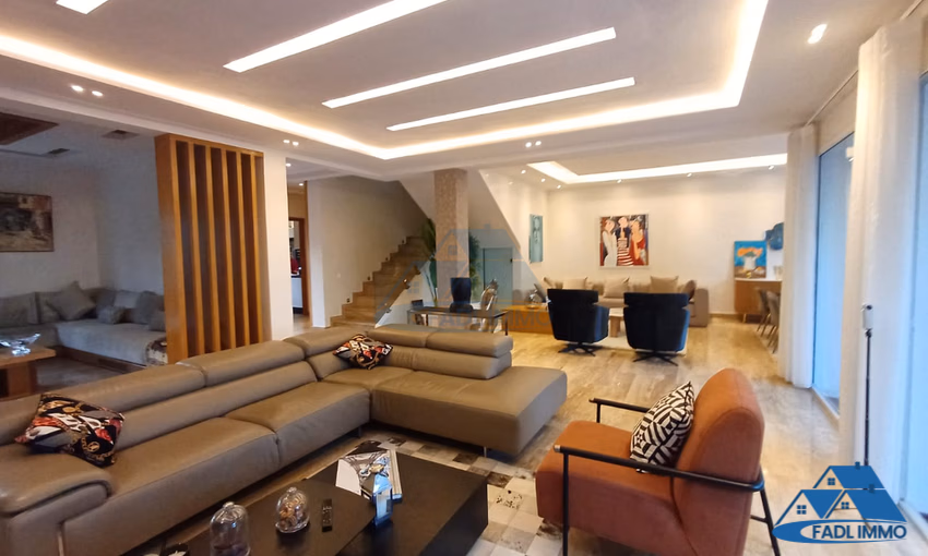 Villa à vendre avec terrasse et deux étages