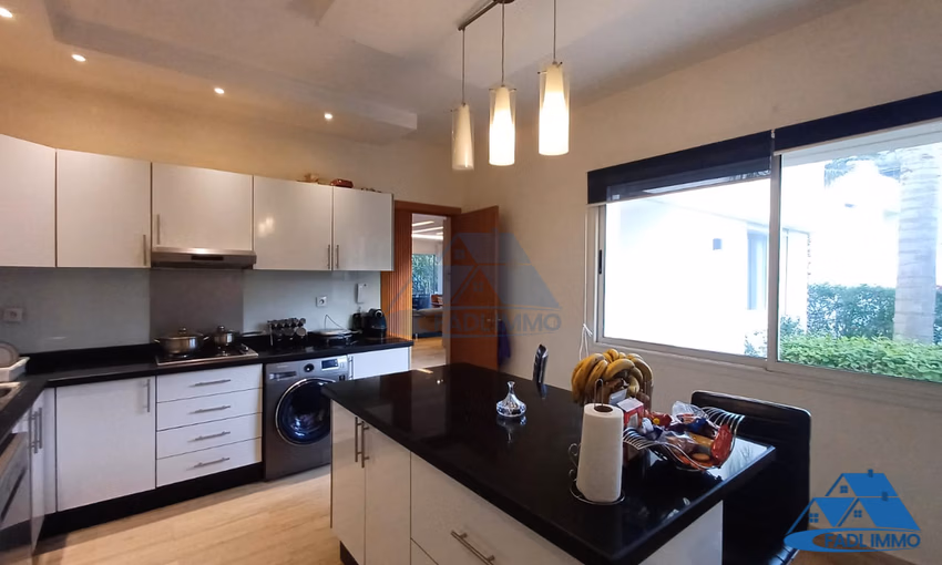 Villa à vendre avec terrasse et deux étages