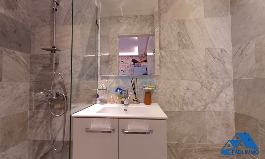 Villa à vendre avec terrasse et deux étages