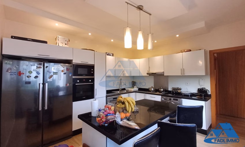 Villa à vendre avec terrasse et deux étages