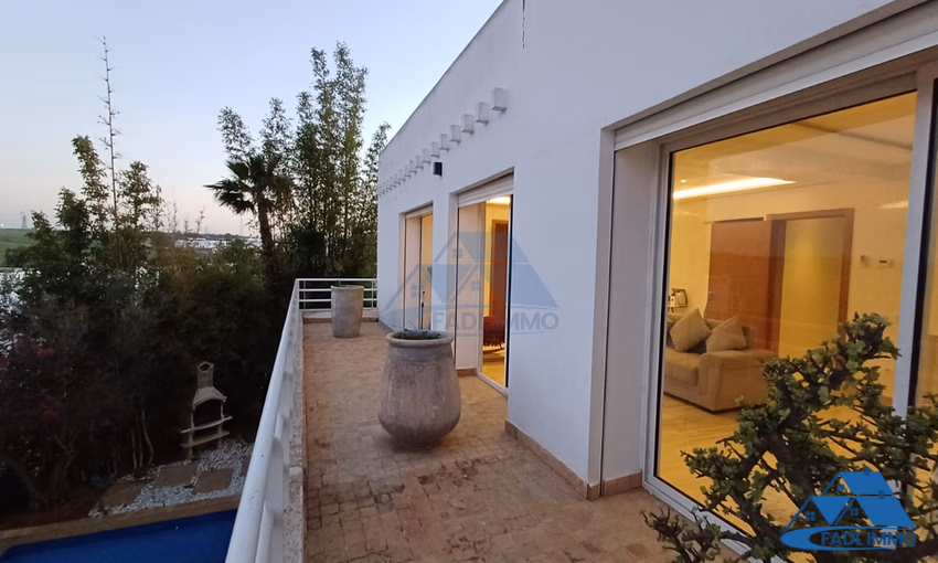 Villa à vendre avec terrasse et deux étages