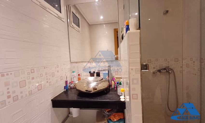 Villa à vendre avec terrasse et deux étages