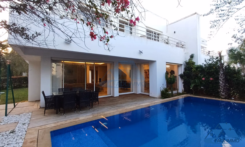 Villa à vendre avec terrasse et deux étages