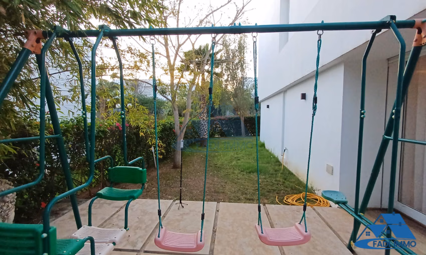 Villa à vendre avec terrasse et deux étages