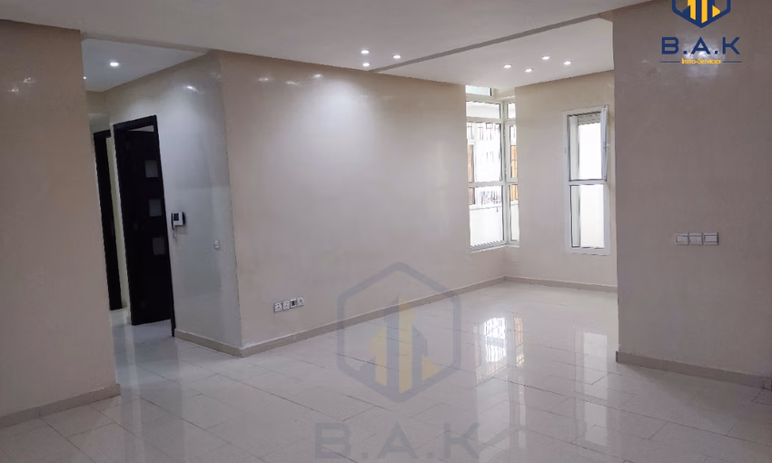 شقة للشراء مع تراس في الطابق الثاني