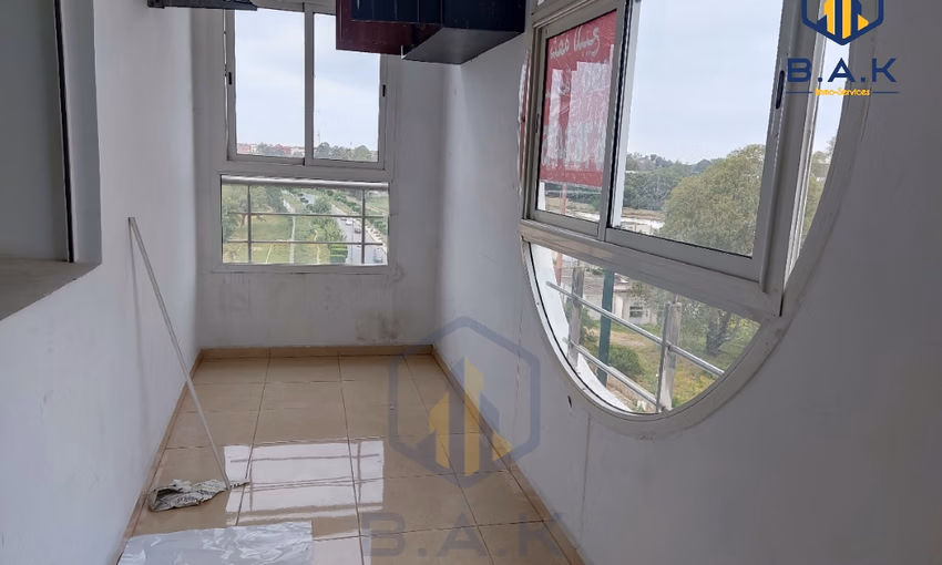 شقة للبيع مع تراس في الطابق الخامس شقة للبيع مع تراس في الطابق الخامس