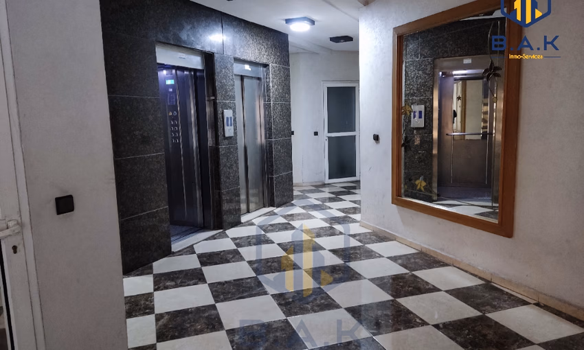 شقة للبيع مع تراس في الطابق الخامس شقة للبيع مع تراس في الطابق الخامس