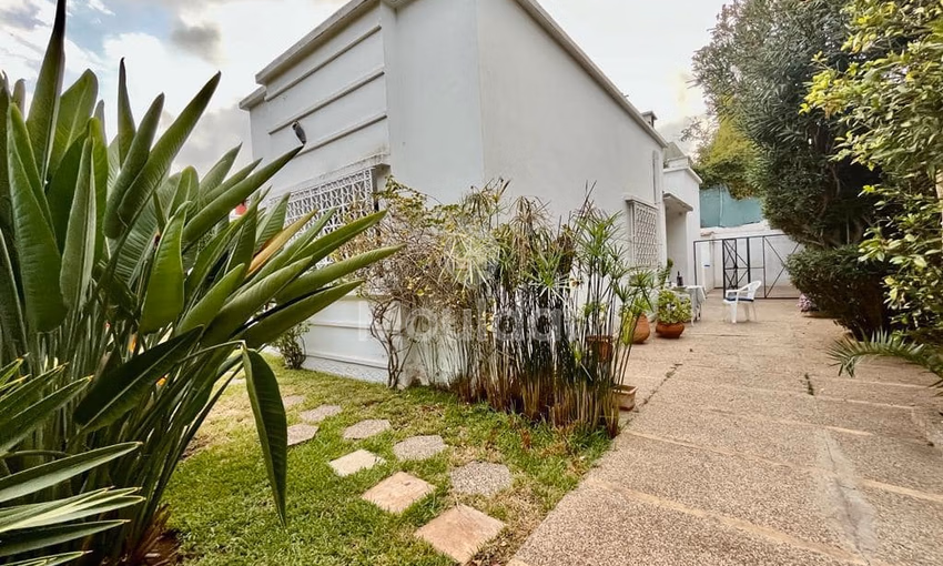 Villa Spacieuse à Vendre à Casablanca : 404 m² de Charme