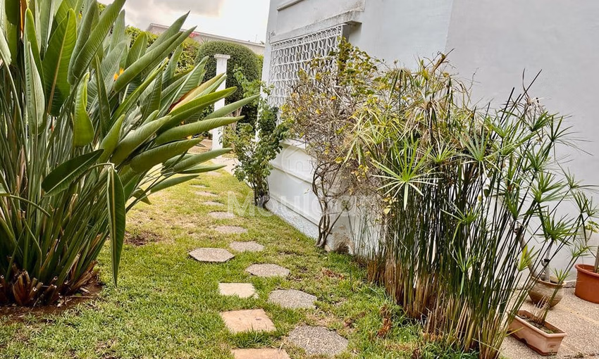 Villa Spacieuse à Vendre à Casablanca : 404 m² de Charme Villa Spacieuse à Vendre à Casablanca : 404 m² de Charme