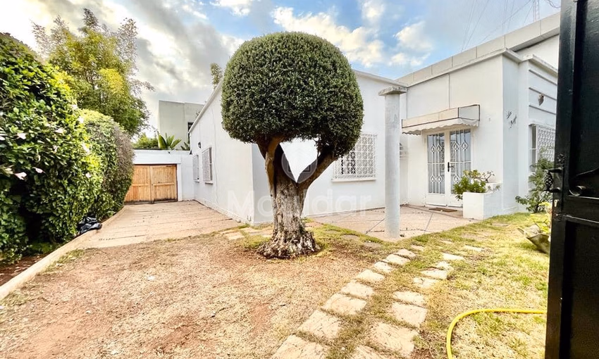 Villa Spacieuse à Vendre à Casablanca : 404 m² de Charme Villa Spacieuse à Vendre à Casablanca : 404 m² de Charme