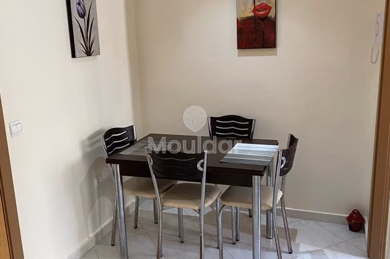 شقة للإيجار مع مسبح في الطابق الأول