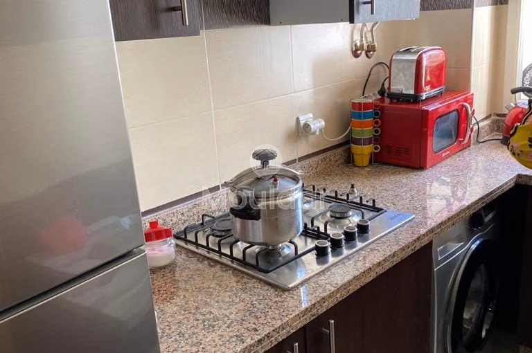 شقة للإيجار مع مسبح في الطابق الأول