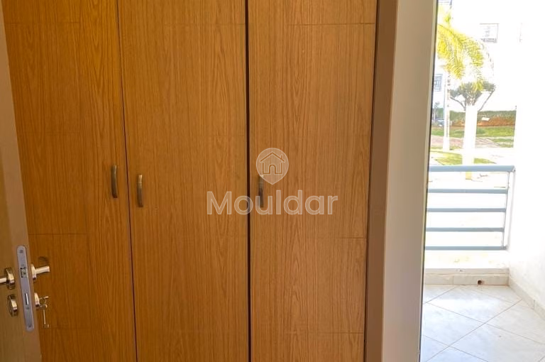 شقة للإيجار مع مسبح في الطابق الأول