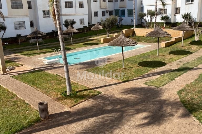 شقة للإيجار مع مسبح في الطابق الأول