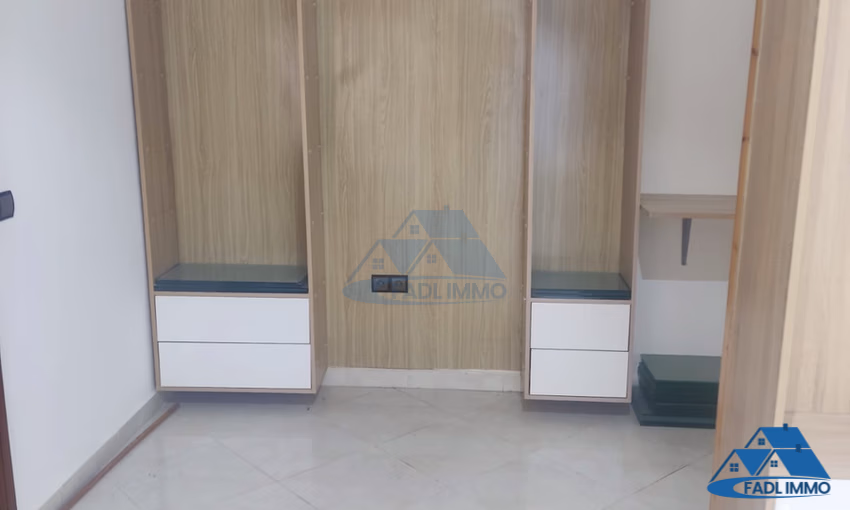 Bureau à louer avec terrasse au premier étage