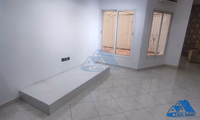 Bureau à louer avec terrasse au premier étage