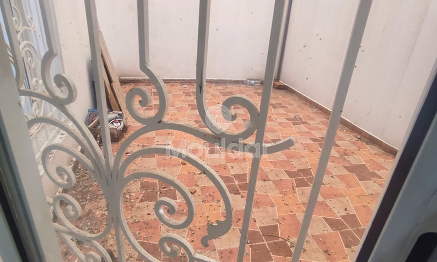 Bureau à louer avec terrasse au premier étage Bureau à louer avec terrasse au premier étage